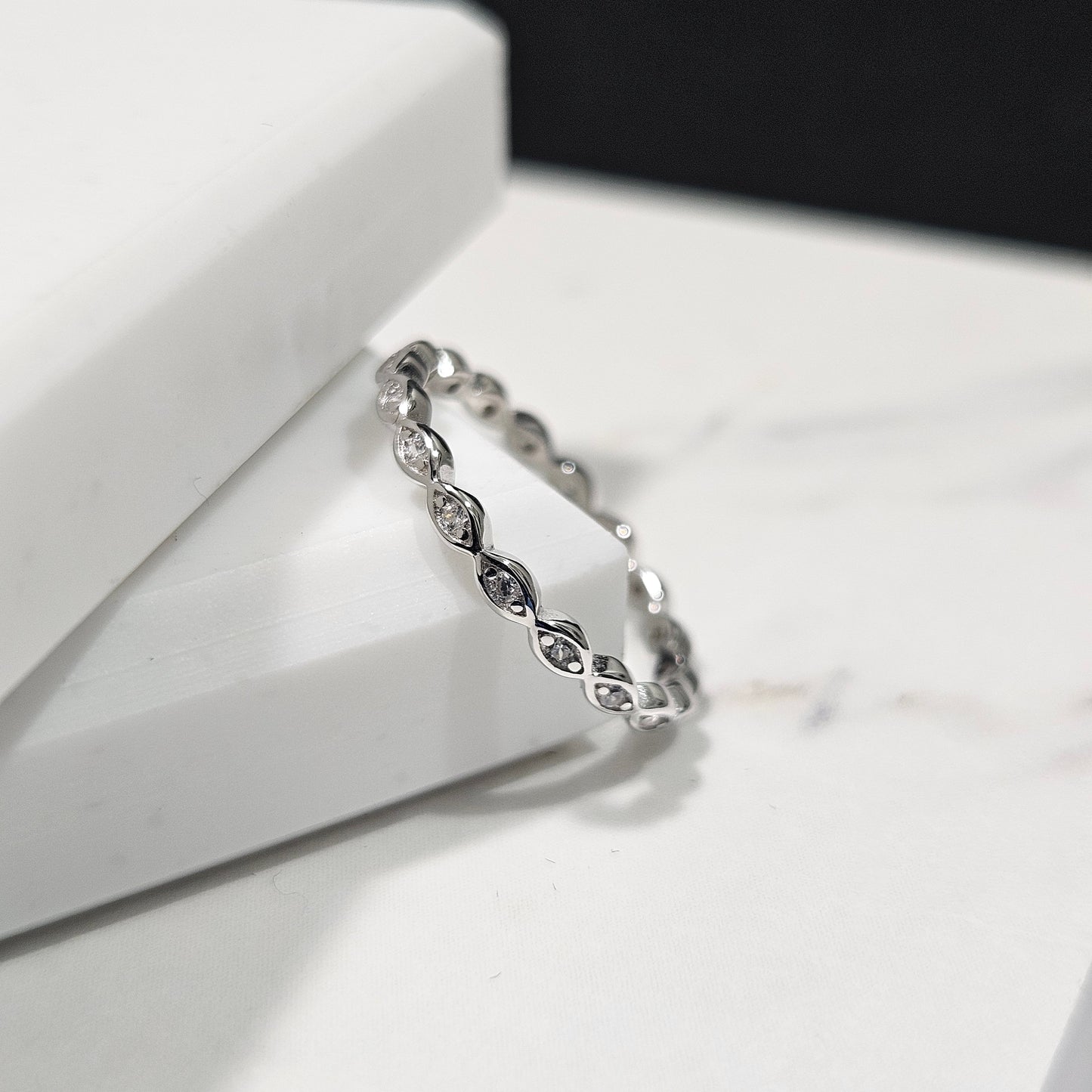 Stackable sterling silver ring with cz(oval)