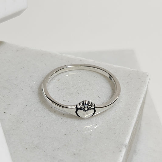 simple Claddagh ring