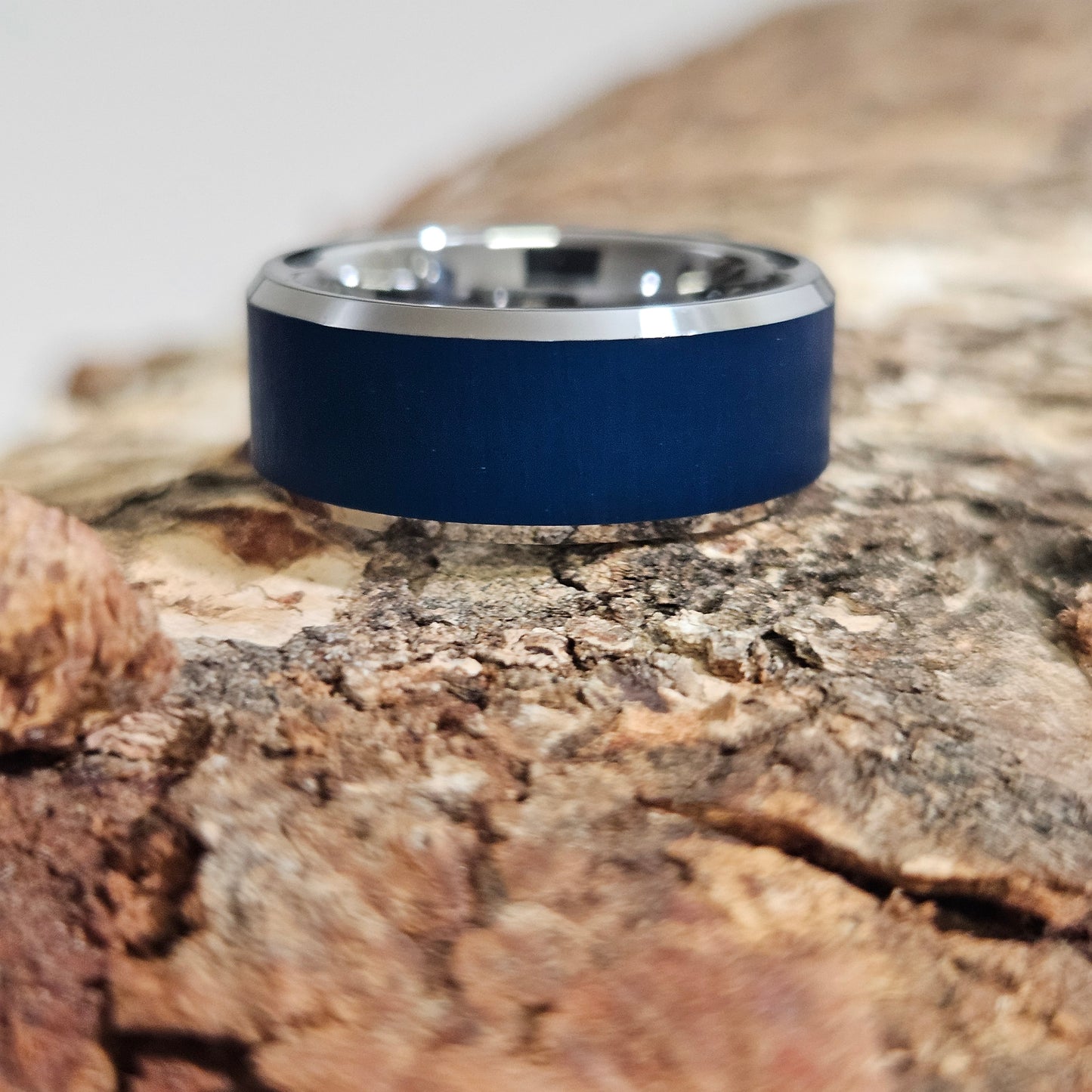 Tungsten ring with refective finish