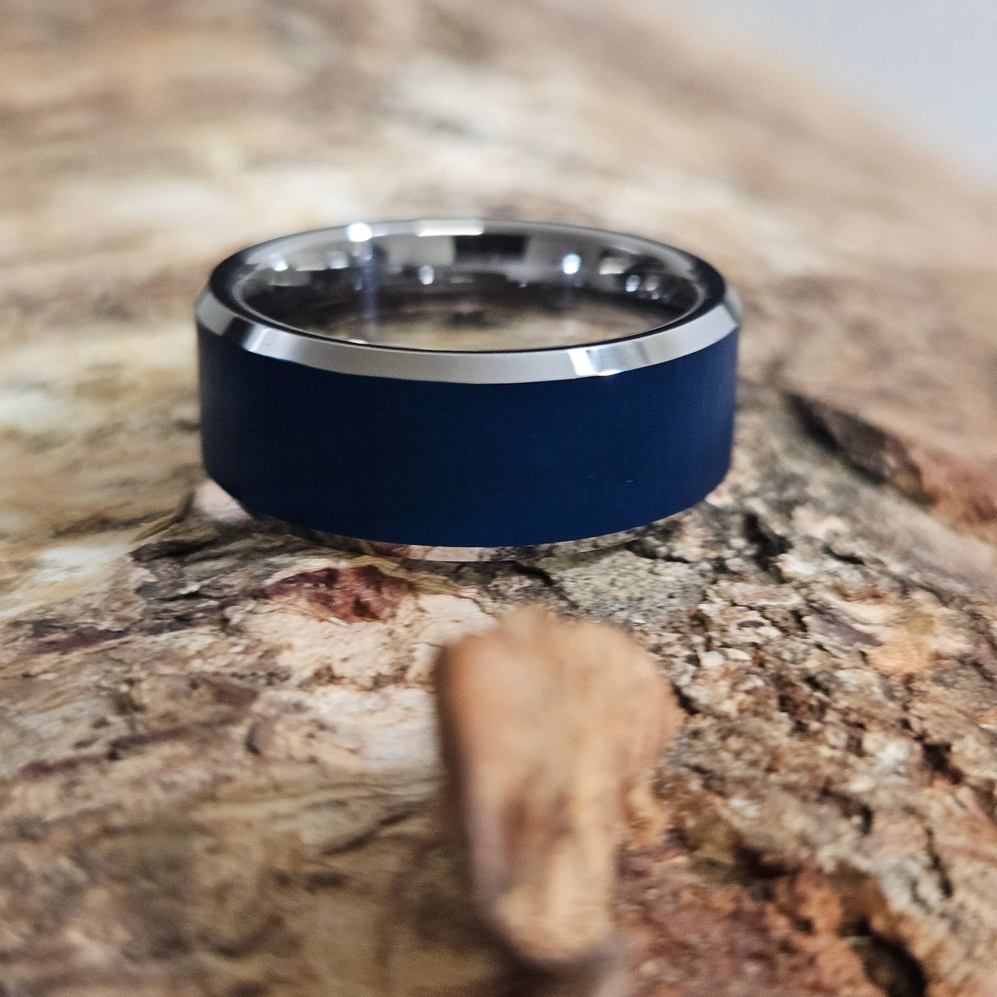 Tungsten ring with refective finish