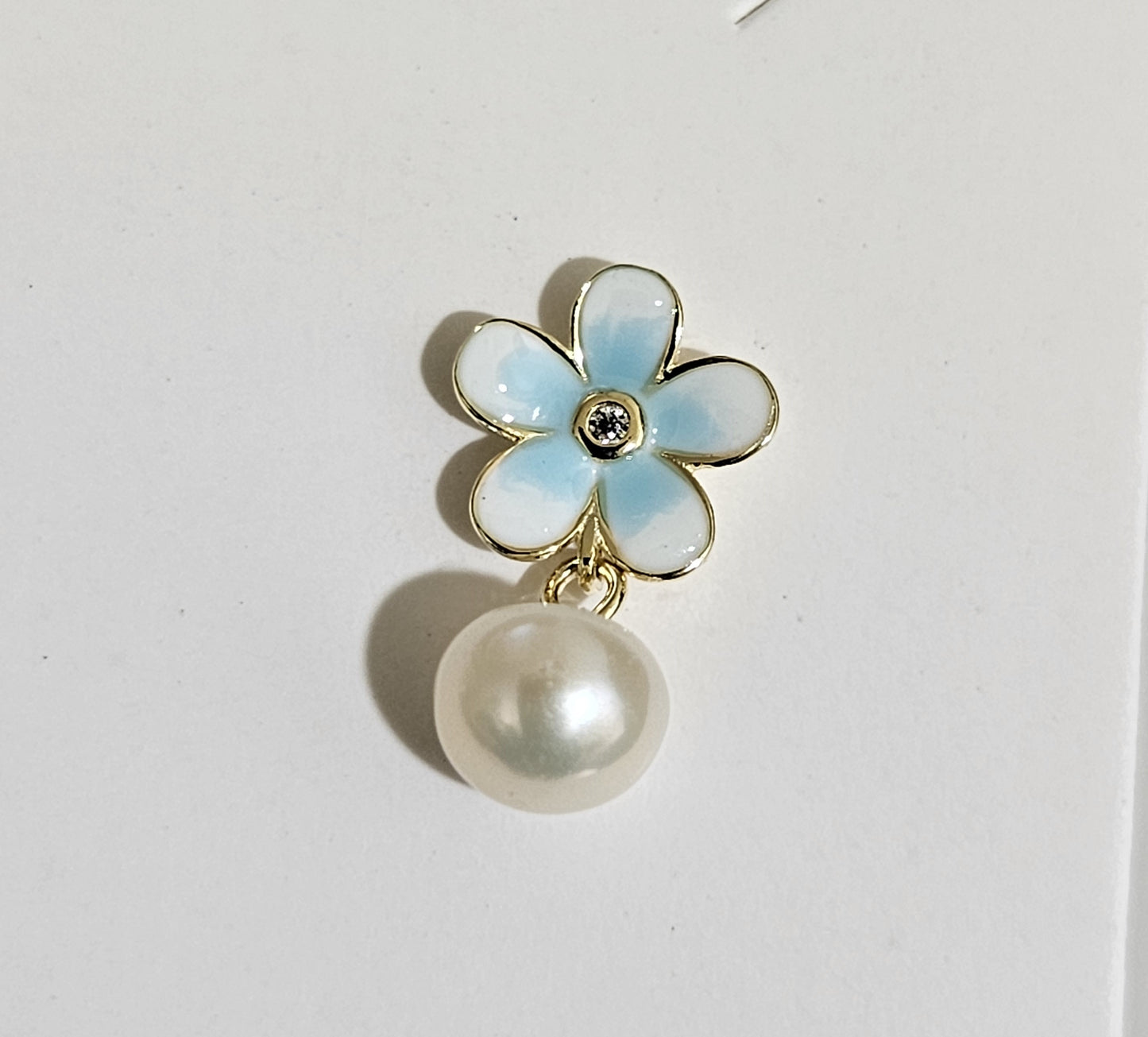 Plumeria pearl Pin earring