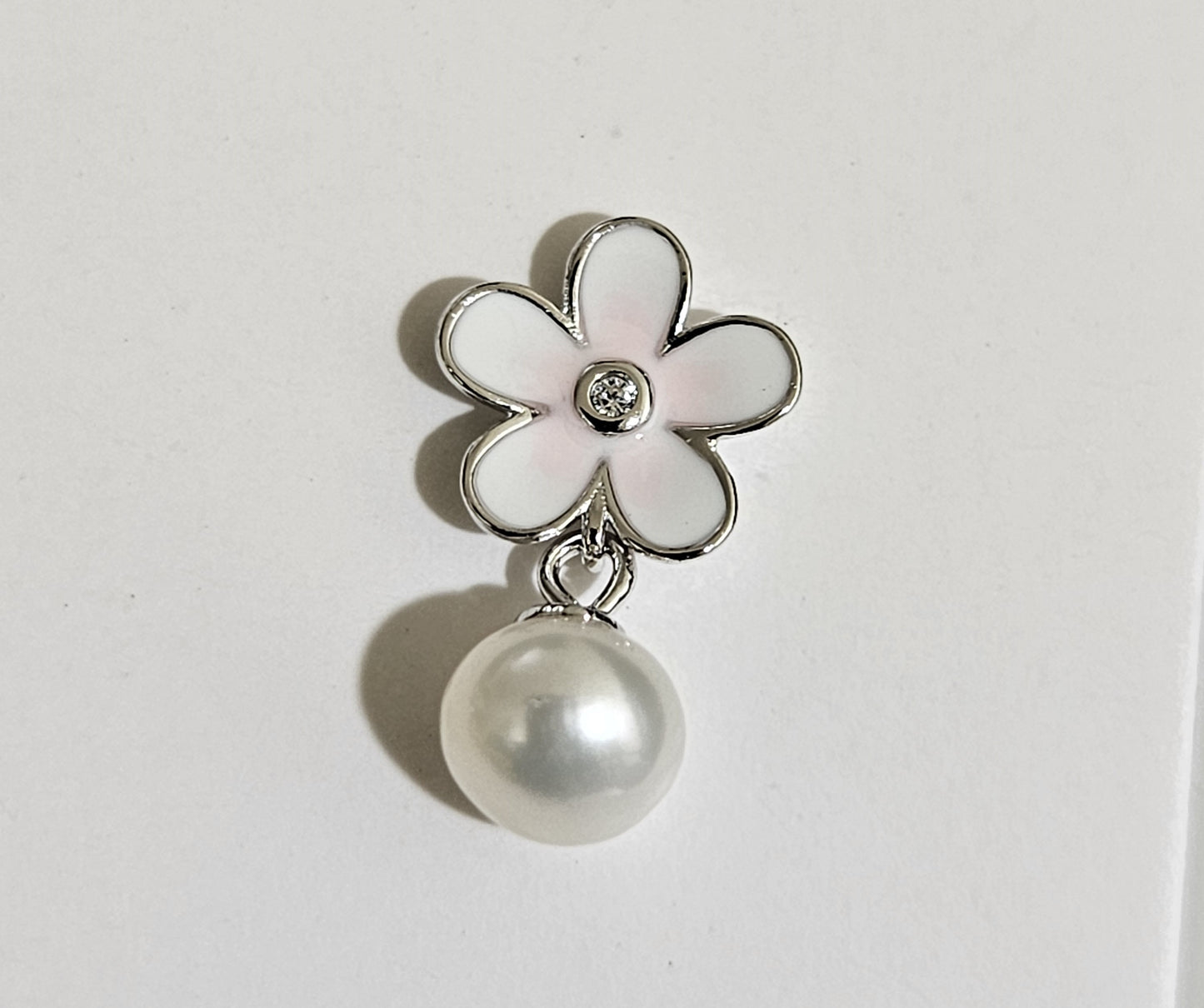 Plumeria pearl Pin earring